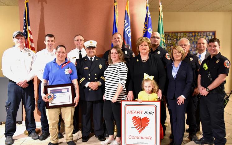 mayor accepts heartsafe award