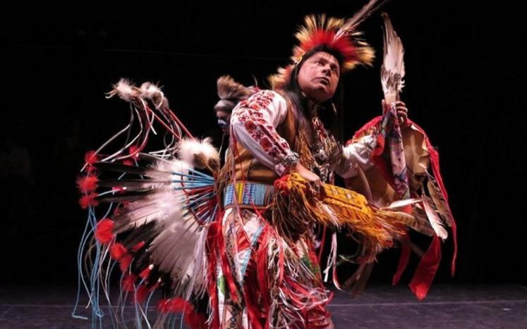 Photo of Thunderbird American Indian dance troupe